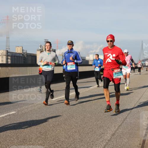03.10.2025 - Köhlbrandbrückenlauf Lena Gebhardt http://msf.ph/oto/9127858 03.10.2025 09:47:41 Position 2 3066, 3353 meine-sportfotos.de