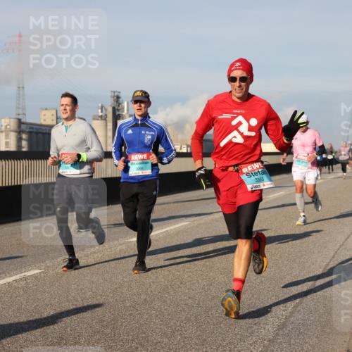 03.10.2025 - Köhlbrandbrückenlauf Lena Gebhardt http://msf.ph/oto/9127868 03.10.2025 09:47:42 Position 2 3066, 3353 meine-sportfotos.de