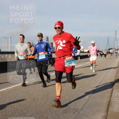 03.10.2025 - Köhlbrandbrückenlauf Lena Gebhardt http://msf.ph/oto/9127872 03.10.2025 09:47:42 Position 2 3066, 3353 meine-sportfotos.de