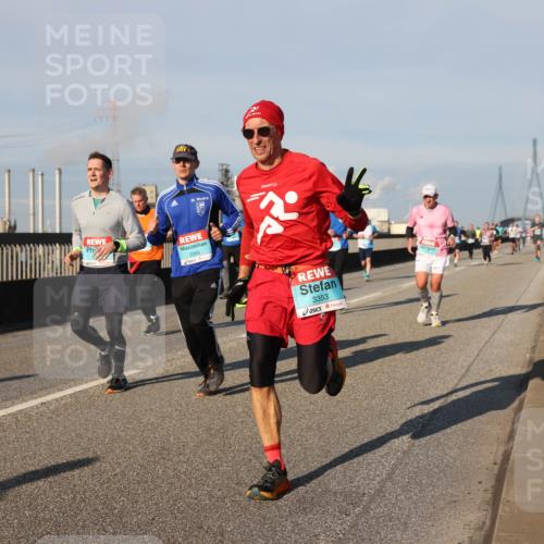 03.10.2025 - Köhlbrandbrückenlauf Lena Gebhardt http://msf.ph/oto/9127875 03.10.2025 09:47:42 Position 2 3066, 3353 meine-sportfotos.de