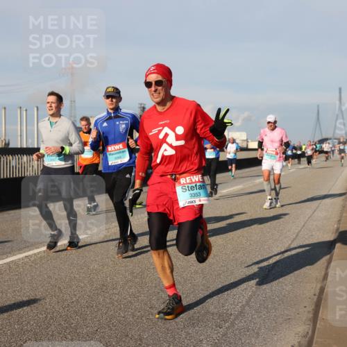 03.10.2025 - Köhlbrandbrückenlauf Lena Gebhardt http://msf.ph/oto/9127879 03.10.2025 09:47:42 Position 2 3066, 3353 meine-sportfotos.de