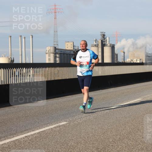 03.10.2025 - Köhlbrandbrückenlauf Lena Gebhardt http://msf.ph/oto/9127942 03.10.2025 09:47:47 Position 2 1351 meine-sportfotos.de