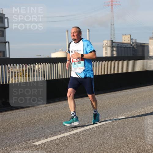 03.10.2025 - Köhlbrandbrückenlauf Lena Gebhardt http://msf.ph/oto/9127951 03.10.2025 09:47:48 Position 2 2, 1351 meine-sportfotos.de