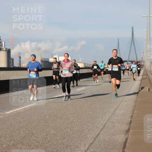 03.10.2025 - Köhlbrandbrückenlauf Lena Gebhardt http://msf.ph/oto/9127963 03.10.2025 09:47:49 Position 2  meine-sportfotos.de