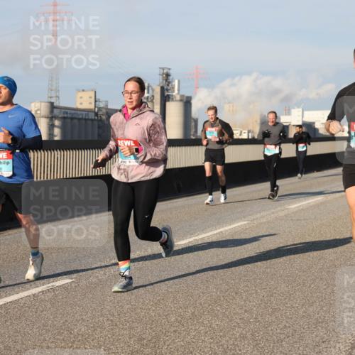 03.10.2025 - Köhlbrandbrückenlauf Lena Gebhardt http://msf.ph/oto/9127990 03.10.2025 09:47:51 Position 2 2798, 1804, 1045 meine-sportfotos.de