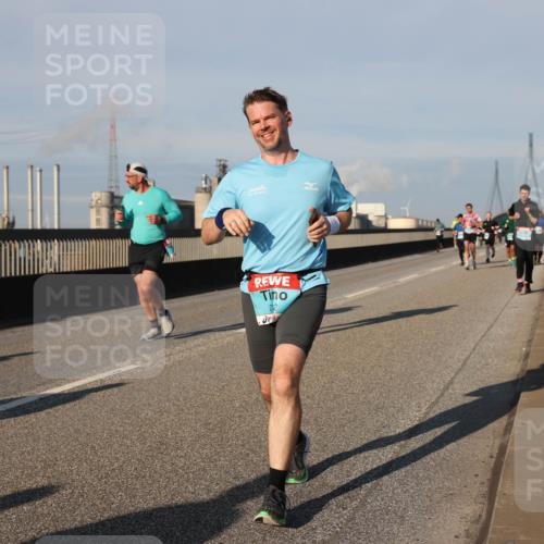 03.10.2025 - Köhlbrandbrückenlauf Lena Gebhardt http://msf.ph/oto/9128085 03.10.2025 09:47:59 Position 2 22 meine-sportfotos.de