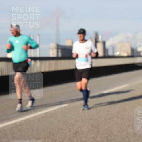 03.10.2025 - Köhlbrandbrückenlauf Lena Gebhardt http://msf.ph/oto/9128091 03.10.2025 09:47:59 Position 2  meine-sportfotos.de