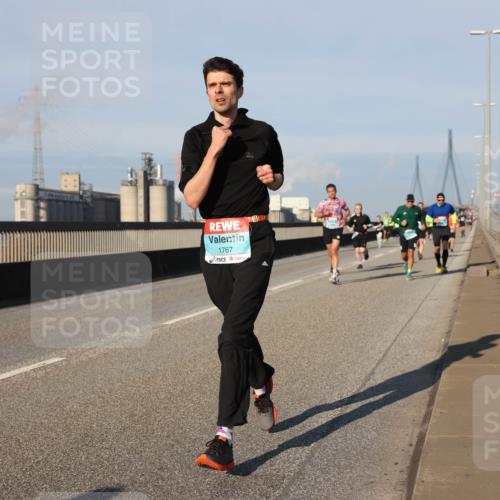 03.10.2025 - Köhlbrandbrückenlauf Lena Gebhardt http://msf.ph/oto/9128149 03.10.2025 09:48:02 Position 2 1767 meine-sportfotos.de