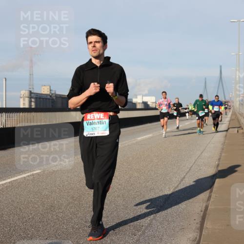 03.10.2025 - Köhlbrandbrückenlauf Lena Gebhardt http://msf.ph/oto/9128156 03.10.2025 09:48:02 Position 2 1767 meine-sportfotos.de