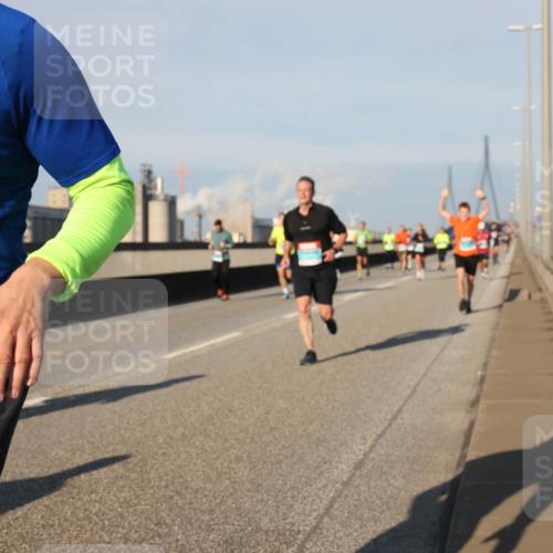 03.10.2025 - Köhlbrandbrückenlauf Lena Gebhardt http://msf.ph/oto/9128233 03.10.2025 09:48:08 Position 2 1132 meine-sportfotos.de