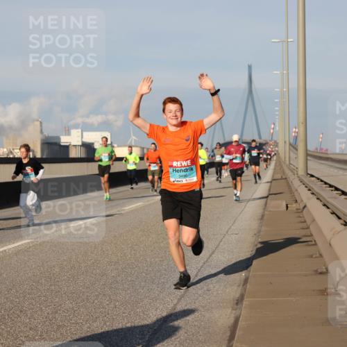 03.10.2025 - Köhlbrandbrückenlauf Lena Gebhardt http://msf.ph/oto/9128263 03.10.2025 09:48:10 Position 2 3496 meine-sportfotos.de