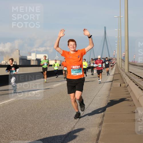 03.10.2025 - Köhlbrandbrückenlauf Lena Gebhardt http://msf.ph/oto/9128267 03.10.2025 09:48:10 Position 2 3496 meine-sportfotos.de