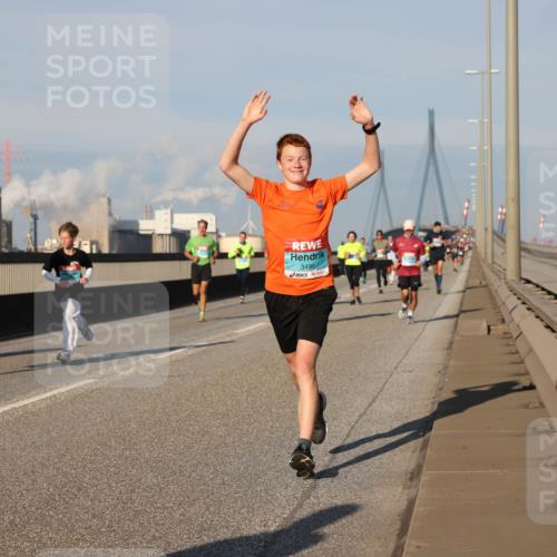 03.10.2025 - Köhlbrandbrückenlauf Lena Gebhardt http://msf.ph/oto/9128274 03.10.2025 09:48:11 Position 2 3496 meine-sportfotos.de