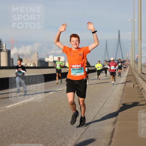 03.10.2025 - Köhlbrandbrückenlauf Lena Gebhardt http://msf.ph/oto/9128288 03.10.2025 09:48:11 Position 2 3496 meine-sportfotos.de