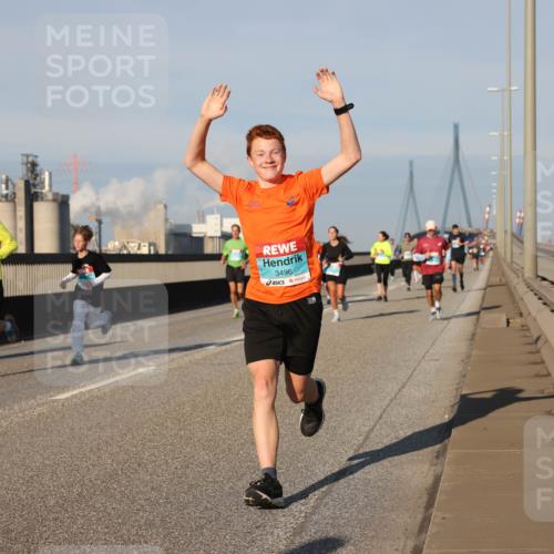 03.10.2025 - Köhlbrandbrückenlauf Lena Gebhardt http://msf.ph/oto/9128297 03.10.2025 09:48:11 Position 2 3496 meine-sportfotos.de