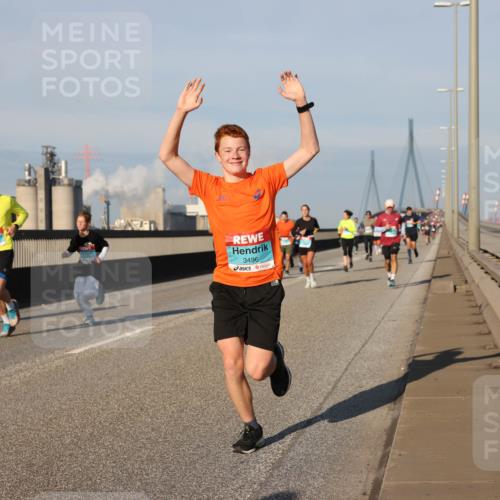 03.10.2025 - Köhlbrandbrückenlauf Lena Gebhardt http://msf.ph/oto/9128303 03.10.2025 09:48:11 Position 2 3496 meine-sportfotos.de
