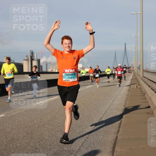 03.10.2025 - Köhlbrandbrückenlauf Lena Gebhardt http://msf.ph/oto/9128319 03.10.2025 09:48:11 Position 2 3496 meine-sportfotos.de