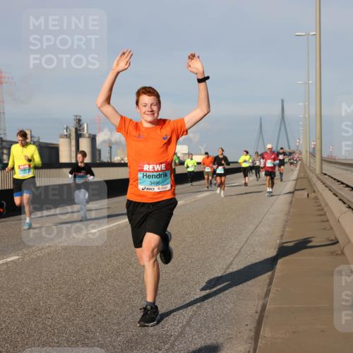 03.10.2025 - Köhlbrandbrückenlauf Lena Gebhardt http://msf.ph/oto/9128322 03.10.2025 09:48:11 Position 2 3496 meine-sportfotos.de
