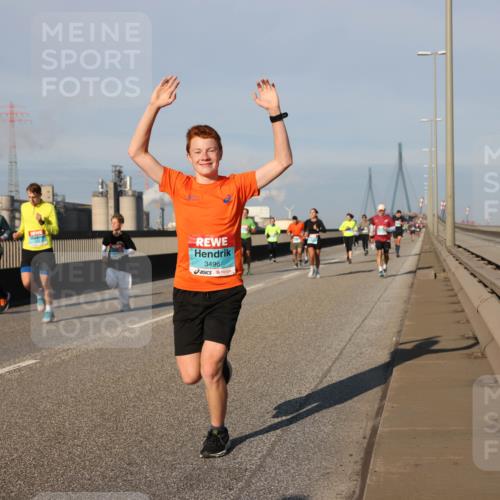 03.10.2025 - Köhlbrandbrückenlauf Lena Gebhardt http://msf.ph/oto/9128325 03.10.2025 09:48:11 Position 2 3496 meine-sportfotos.de