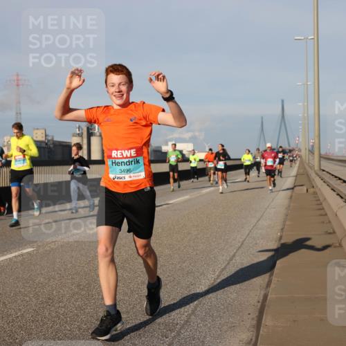03.10.2025 - Köhlbrandbrückenlauf Lena Gebhardt http://msf.ph/oto/9128334 03.10.2025 09:48:12 Position 2 3496 meine-sportfotos.de