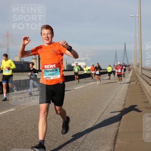 03.10.2025 - Köhlbrandbrückenlauf Lena Gebhardt http://msf.ph/oto/9128337 03.10.2025 09:48:12 Position 2 3496 meine-sportfotos.de