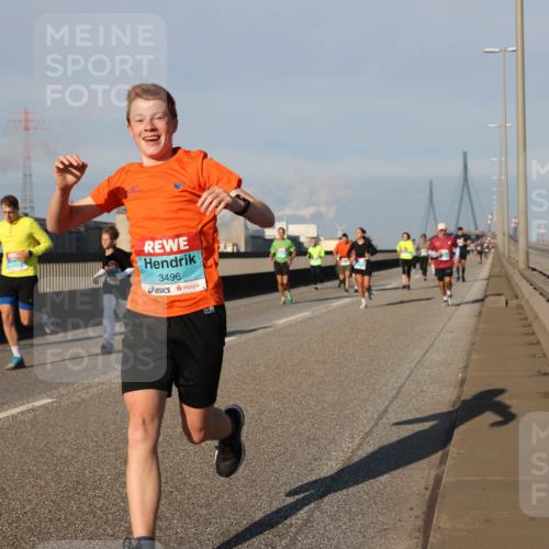 03.10.2025 - Köhlbrandbrückenlauf Lena Gebhardt http://msf.ph/oto/9128340 03.10.2025 09:48:12 Position 2 3496 meine-sportfotos.de