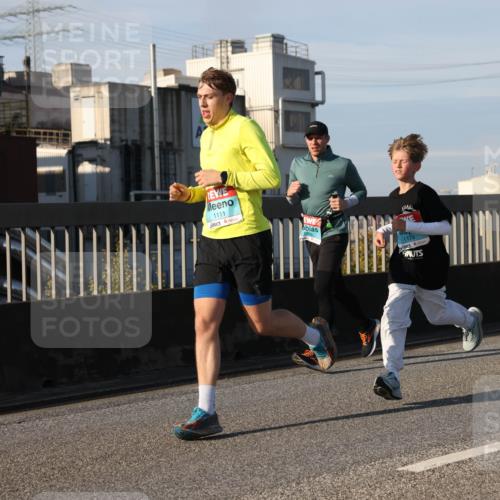 03.10.2025 - Köhlbrandbrückenlauf Lena Gebhardt http://msf.ph/oto/9128369 03.10.2025 09:48:13 Position 2 1111, 1173 meine-sportfotos.de