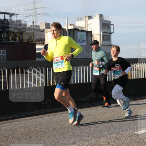 03.10.2025 - Köhlbrandbrückenlauf Lena Gebhardt http://msf.ph/oto/9128380 03.10.2025 09:48:13 Position 2 1111, 1359, 1173 meine-sportfotos.de