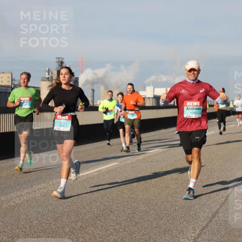 03.10.2025 - Köhlbrandbrückenlauf Lena Gebhardt http://msf.ph/oto/9128423 03.10.2025 09:48:15 Position 2 3825, 1033 meine-sportfotos.de