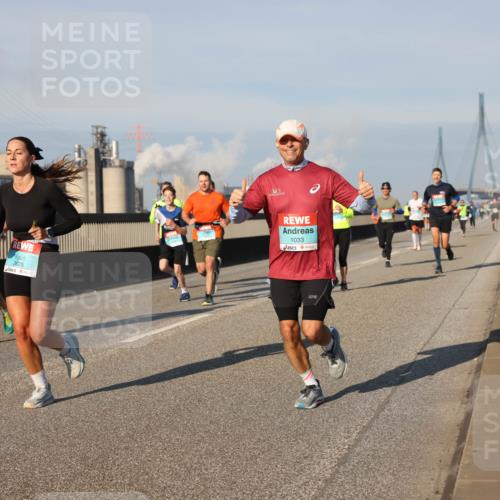 03.10.2025 - Köhlbrandbrückenlauf Lena Gebhardt http://msf.ph/oto/9128435 03.10.2025 09:48:16 Position 2 3825, 1033 meine-sportfotos.de