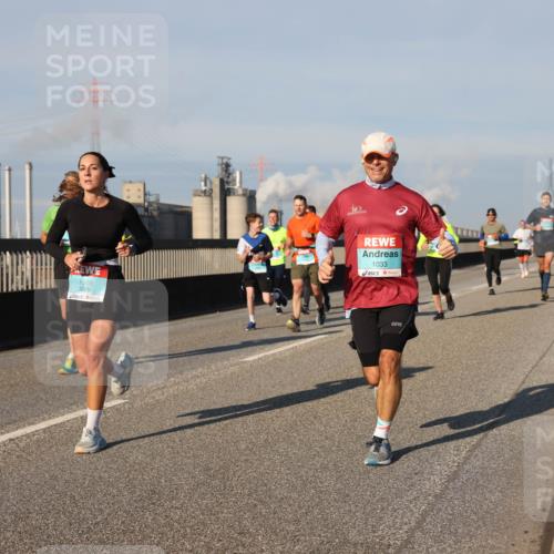 03.10.2025 - Köhlbrandbrückenlauf Lena Gebhardt http://msf.ph/oto/9128445 03.10.2025 09:48:16 Position 2 3825, 1033 meine-sportfotos.de