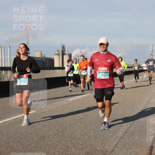 03.10.2025 - Köhlbrandbrückenlauf Lena Gebhardt http://msf.ph/oto/9128448 03.10.2025 09:48:16 Position 2 3825, 1033 meine-sportfotos.de