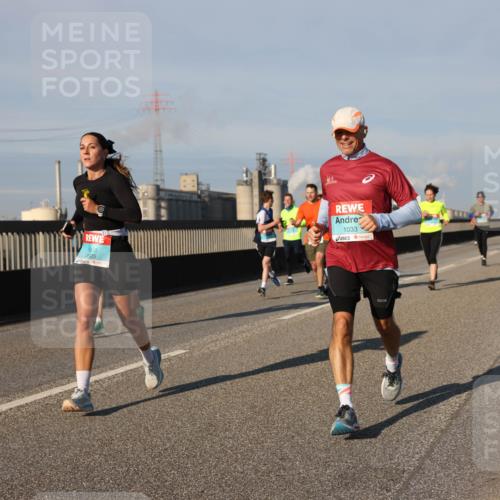 03.10.2025 - Köhlbrandbrückenlauf Lena Gebhardt http://msf.ph/oto/9128451 03.10.2025 09:48:16 Position 2 825, 1033 meine-sportfotos.de