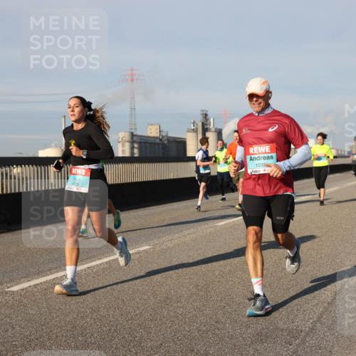 03.10.2025 - Köhlbrandbrückenlauf Lena Gebhardt http://msf.ph/oto/9128454 03.10.2025 09:48:16 Position 2 3825, 1033 meine-sportfotos.de
