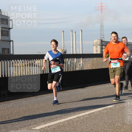 03.10.2025 - Köhlbrandbrückenlauf Lena Gebhardt http://msf.ph/oto/9128484 03.10.2025 09:48:18 Position 2 3196, 1622 meine-sportfotos.de