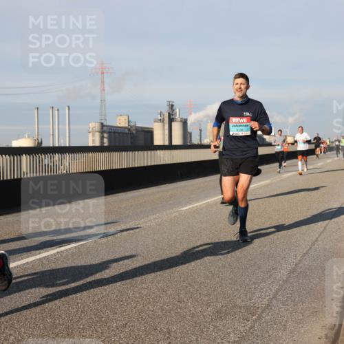 03.10.2025 - Köhlbrandbrückenlauf Lena Gebhardt http://msf.ph/oto/9128535 03.10.2025 09:48:20 Position 2 13, 3138 meine-sportfotos.de