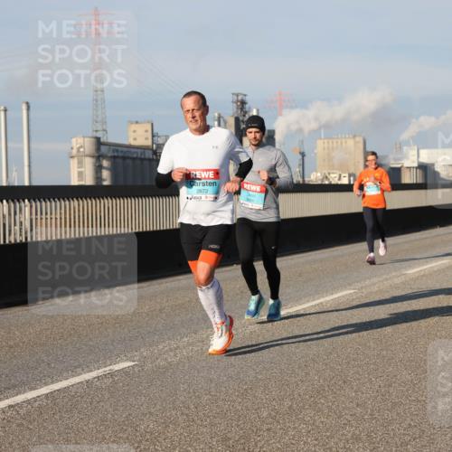 03.10.2025 - Köhlbrandbrückenlauf Lena Gebhardt http://msf.ph/oto/9128629 03.10.2025 09:48:25 Position 2 2672, 3821 meine-sportfotos.de