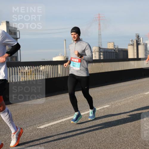 03.10.2025 - Köhlbrandbrückenlauf Lena Gebhardt http://msf.ph/oto/9128671 03.10.2025 09:48:26 Position 2 2672, 3821 meine-sportfotos.de