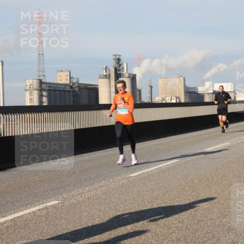 03.10.2025 - Köhlbrandbrückenlauf Lena Gebhardt http://msf.ph/oto/9128684 03.10.2025 09:48:27 Position 2 1211 meine-sportfotos.de