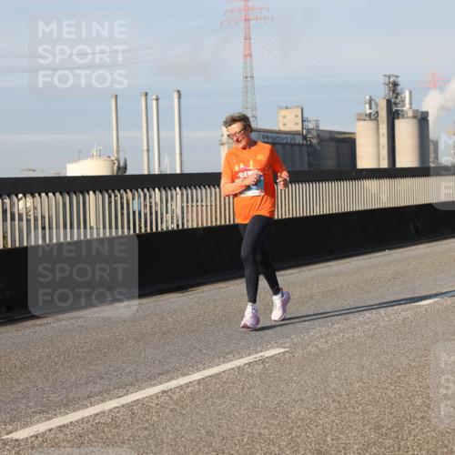03.10.2025 - Köhlbrandbrückenlauf Lena Gebhardt http://msf.ph/oto/9128712 03.10.2025 09:48:28 Position 2  meine-sportfotos.de