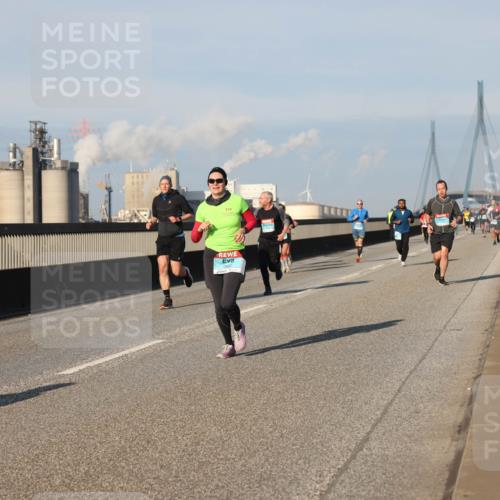 03.10.2025 - Köhlbrandbrückenlauf Lena Gebhardt http://msf.ph/oto/9128759 03.10.2025 09:48:29 Position 2  meine-sportfotos.de