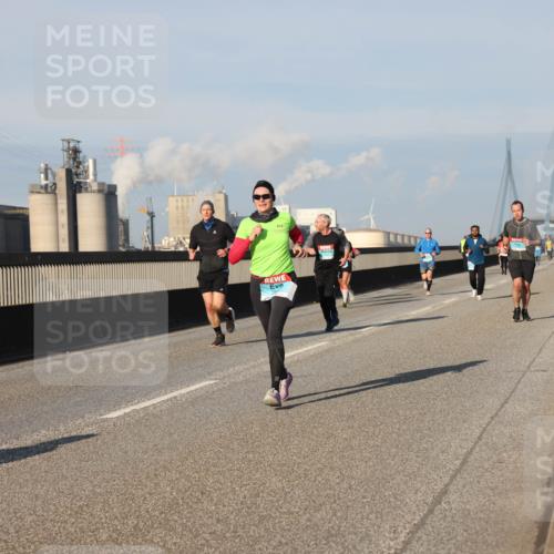 03.10.2025 - Köhlbrandbrückenlauf Lena Gebhardt http://msf.ph/oto/9128767 03.10.2025 09:48:29 Position 2  meine-sportfotos.de