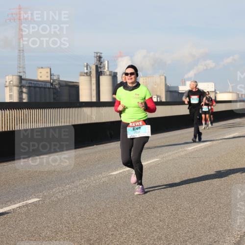 03.10.2025 - Köhlbrandbrückenlauf Lena Gebhardt http://msf.ph/oto/9128802 03.10.2025 09:48:30 Position 2 2822 meine-sportfotos.de