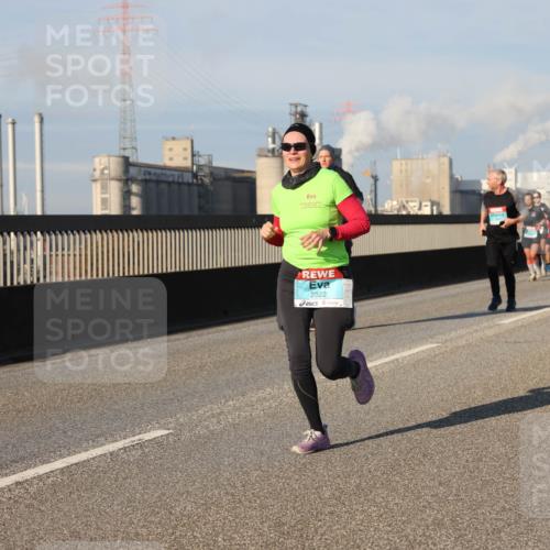 03.10.2025 - Köhlbrandbrückenlauf Lena Gebhardt http://msf.ph/oto/9128810 03.10.2025 09:48:30 Position 2 2822 meine-sportfotos.de
