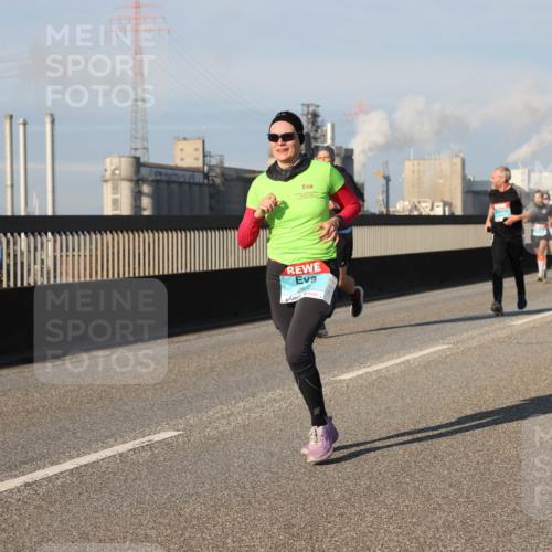 03.10.2025 - Köhlbrandbrückenlauf Lena Gebhardt http://msf.ph/oto/9128820 03.10.2025 09:48:30 Position 2 2822 meine-sportfotos.de