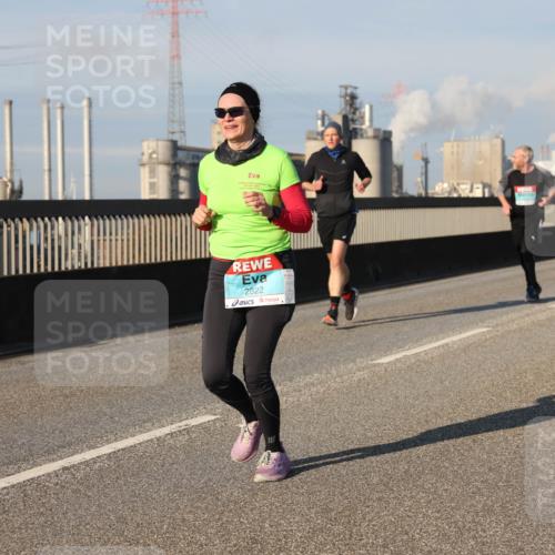 03.10.2025 - Köhlbrandbrückenlauf Lena Gebhardt http://msf.ph/oto/9128826 03.10.2025 09:48:30 Position 2 2822 meine-sportfotos.de
