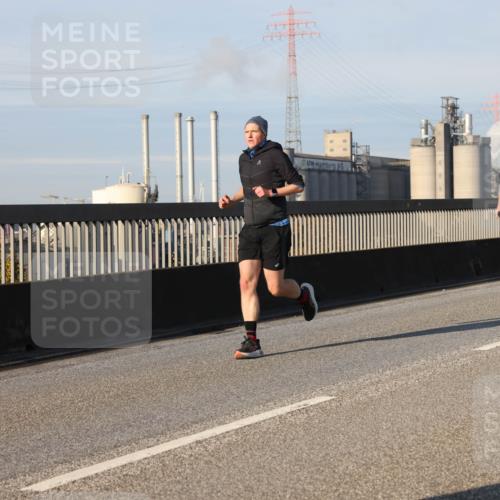 03.10.2025 - Köhlbrandbrückenlauf Lena Gebhardt http://msf.ph/oto/9128844 03.10.2025 09:48:32 Position 2  meine-sportfotos.de