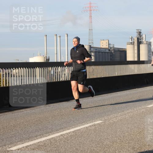 03.10.2025 - Köhlbrandbrückenlauf Lena Gebhardt http://msf.ph/oto/9128851 03.10.2025 09:48:32 Position 2  meine-sportfotos.de