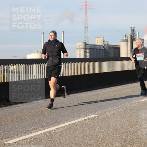 03.10.2025 - Köhlbrandbrückenlauf Lena Gebhardt http://msf.ph/oto/9128856 03.10.2025 09:48:32 Position 2  meine-sportfotos.de