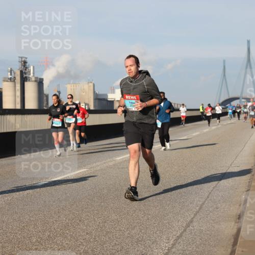 03.10.2025 - Köhlbrandbrückenlauf Lena Gebhardt http://msf.ph/oto/9128890 03.10.2025 09:48:33 Position 2 372 meine-sportfotos.de